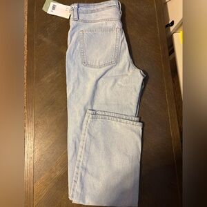 H&M 90’s Boyfriend Jeans
NWT